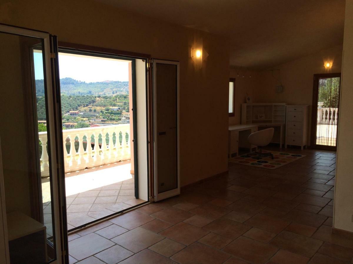 Villa Con Piscina A Imperia, Italy Kültér fotó