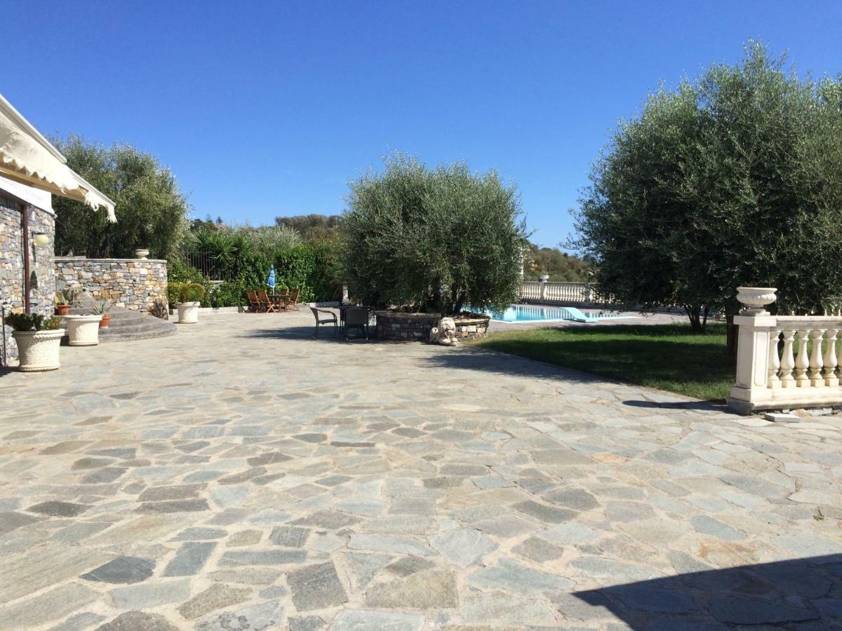 Villa Con Piscina A Imperia, Italy Kültér fotó
